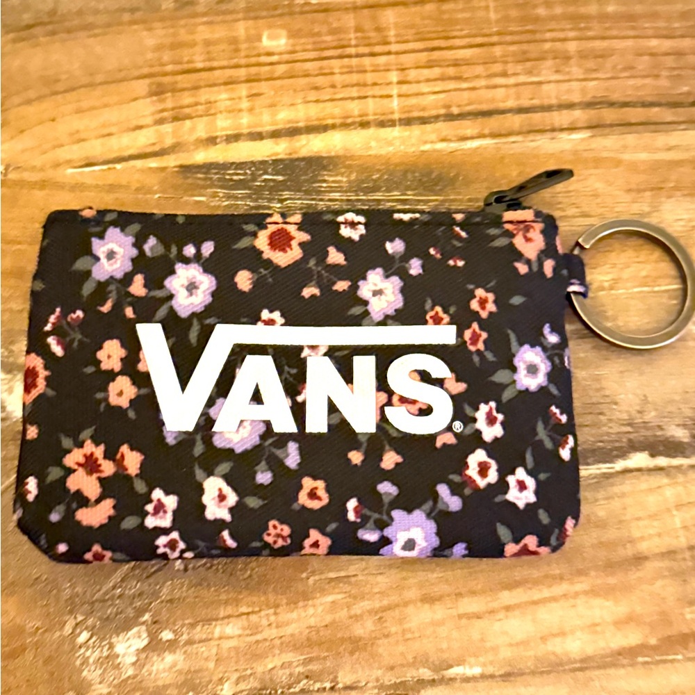 Vans ID case with zipper closure
